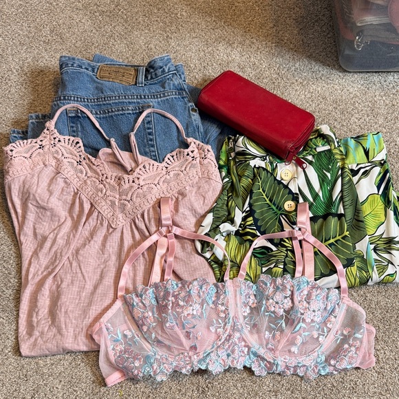 Bundle of Assorted Brands & Sizes Jeans Lingerie Tank Pants Wallet 1X 0X 16 - Picture 13 of 13